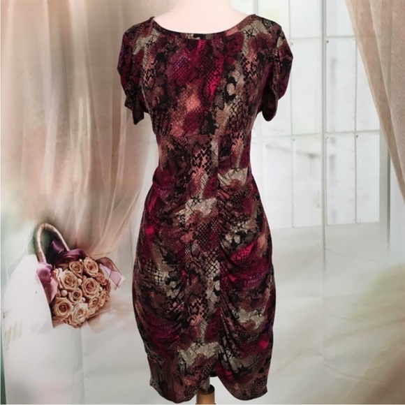Slim Fabulous Multi Colored Short
Sleeved Dress L - Picture 1 of 3